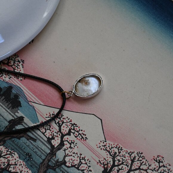 VTG Black Leather Cord Necklace w/ Oval Mother Of Pearl Set In Silver Tone 17.5" - Picture 5 of 7